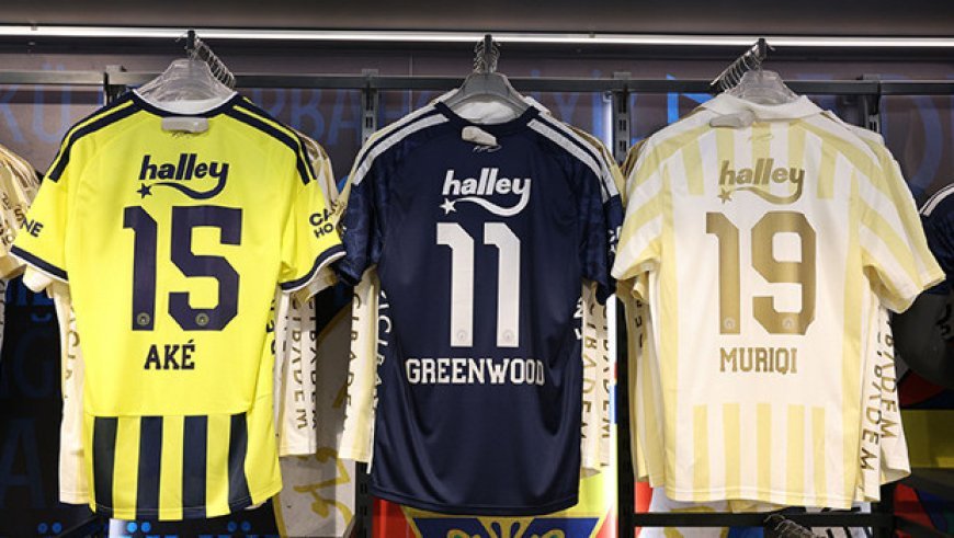 Fenerbahçe'de yeni transferlerin formaları satışa çıktı!