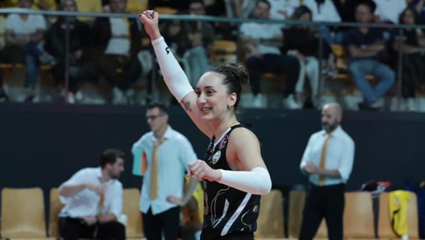 Ayça Aykaç Galatasaray Daikin'de!