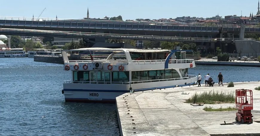 Haliç'te tekne köprüye çarptı, bir kişi kayıp