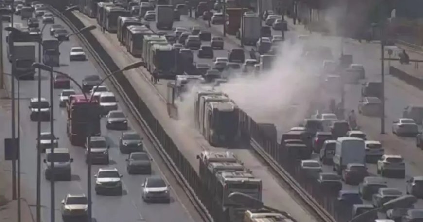 Metrobüste yangın paniği. Bir anda dumanlar yükseldi