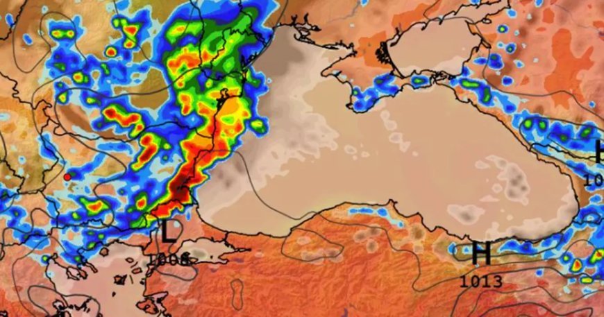 Kırmızı kütle yaklaşıyor! AKOM'dan İstanbul için saatli uyarı. Bu akşam kente ulaşacak