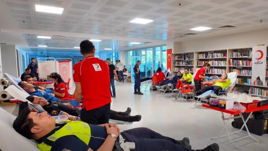 Tekirdağ'da polis ve jandarmadan Kızılay'a kan bağışı