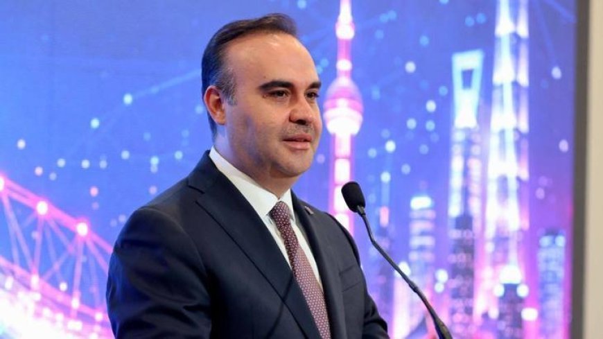 Bakan Kacır, 6. Ulusal Arktik Bilimsel Araştırma Seferi ekibini ziyaret etti