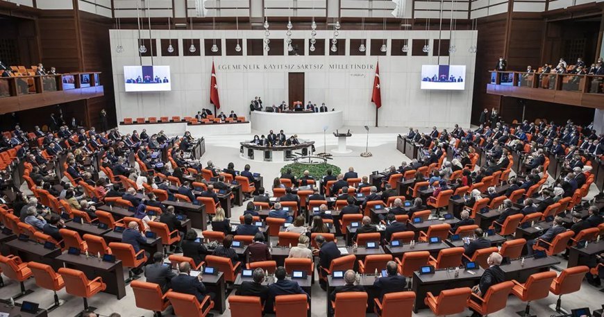 En düşük emekli aylığının artırılmasına yönelik düzenlemeyi de içeren kanun teklifi. 6 madde daha kabul edildi