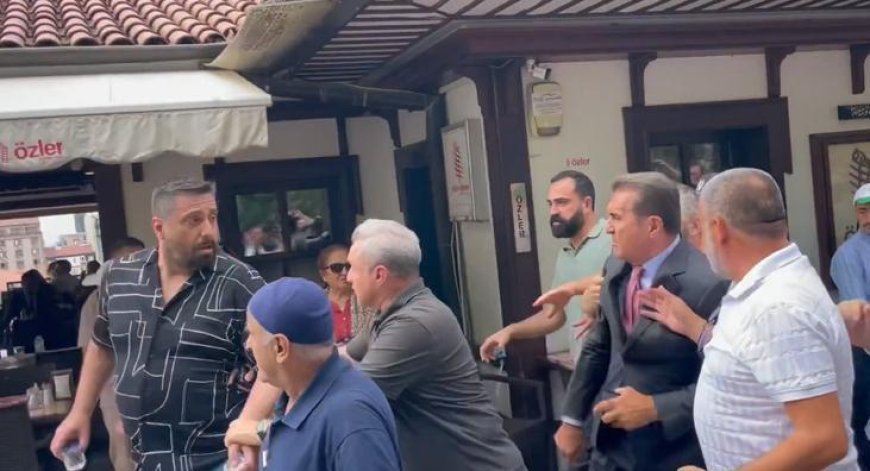 Özgür Özel'in cuma namazı çıkışında arbede! YENİ Parti'li vekilden vatandaşa tekme