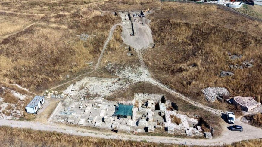 Perinthos Antik Kenti'nde ortaya çıkarılan tiyatroda, Helenistik Dönem'e ait izlere rastlandı