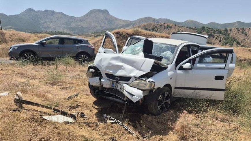 Otomobiller kafa kafaya çarpıştı! 1'i ağır, 10 yaralı