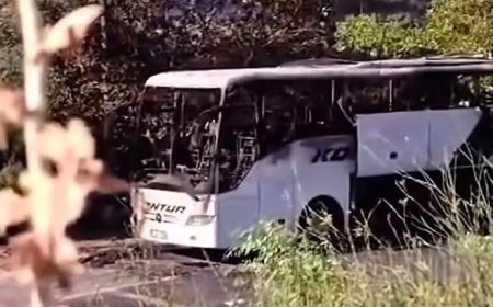 Mersin'de seyir halindeki yolcu otobüsü yandı