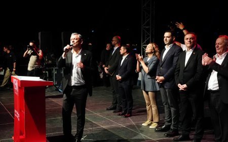 Yeni Parti'nin ilk mitingi. Özgür Özel, Beylikdüzü'nde partililere hitap etti