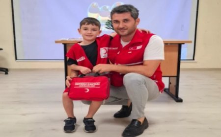 KIZILAY'DAN ÇERKEZKÖY'DE ÖĞRENCİLERE GÖNÜLLÜLÜK VE DAYANIŞMA ETKİNLİĞİ