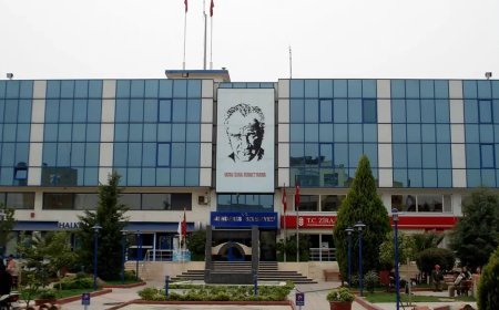 Menderes Belediyesi'ne operasyon. Başkan İlkay Çiçek dahil 15 kişi gözaltında