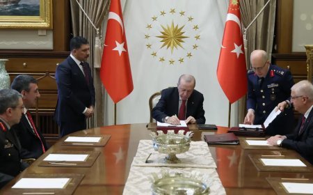 Türk Hava Kuvvetleri'nin ilk kadın paşası Özlem Karapınar oldu