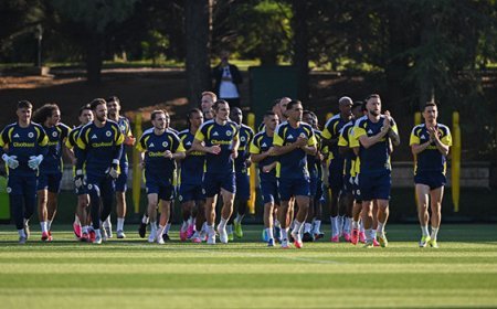 Fenerbahçe, Sturm Graz maçı öncesi son antrenmanını taraftara açık yaptı