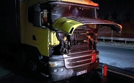 Seyir halindeki TIR, yangında hasar gördü