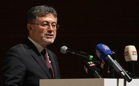 Bakan Yumaklı: İspanya'daki yangın söndürme uçakları Türkiye'ye döndü