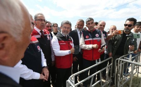 Bakan Yumaklı Güvenli Elektronik Küpe İzleme Sistemi'ni tanıttı! 'Her hayvanın dijital bir kimliği olacak'