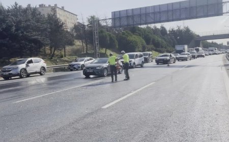 İstanbul'da trafiği durduran kaza. TEM Otoyolu'nda 10 araç birbirine girdi