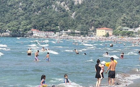 Bartın'da korku dolu anlar! Denize giren 10 kişi son anda kurtarıldı