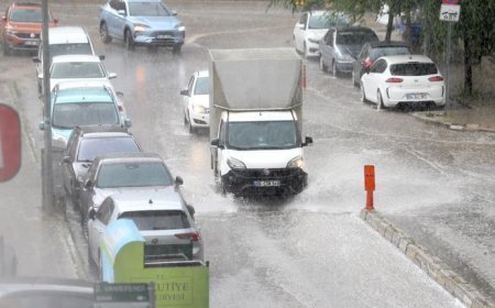 Erzurum'da 10 dakikalık sağanak hayatı felç etti
