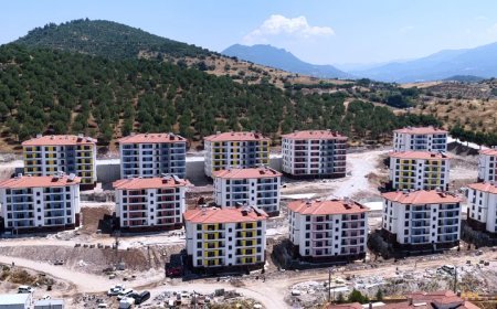 Sındırgı depreminin üzerinden 1 yıl geçti: "Anahtarları çok yakında teslim edeceğiz"