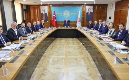 Bakan Bolat, Hizmet İhracatçıları Birliği yönetimini kabul etti! 'Hizmet ihracatında 122,6 milyar dolarlık rekor'