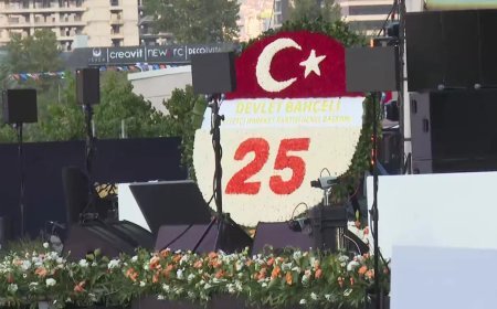 AK Parti 25'inci yaşını kutluyor. Bahçeli'den özel çelenk