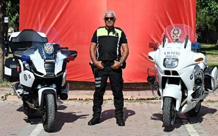 25 yıldır aynı motosikletle hizmet eden trafik polisine yeni motosiklet verildi