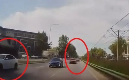 Otoyolda tehlikeli yarış: Makas atan otomobiller çarpıştı!