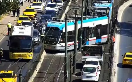 İstanbul'da tramvay raydan çıktı