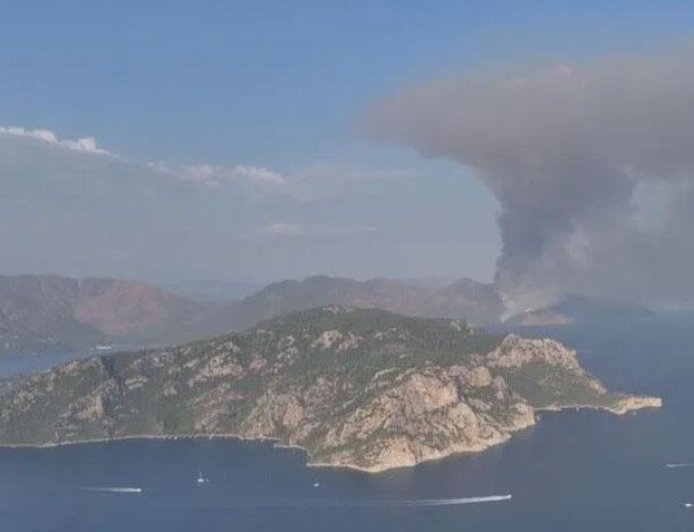 Marmaris’te orman yangını ikinci gününde! Alevlere müdahale devam ediyor