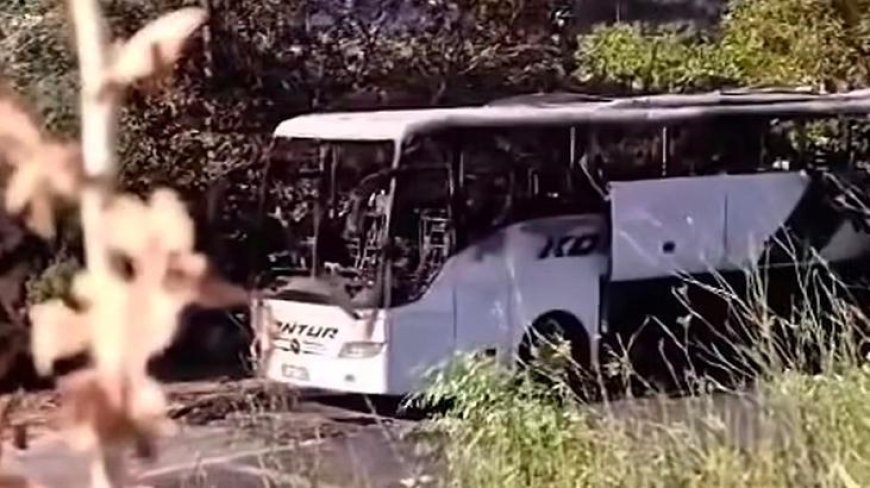 Mersin'de seyir halindeki yolcu otobüsü yandı