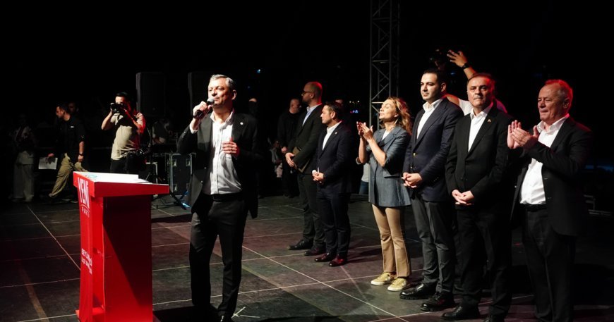Yeni Parti'nin ilk mitingi. Özgür Özel, Beylikdüzü'nde partililere hitap etti