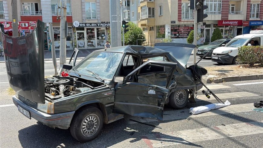Ters yönden çıkan otomobil kazaya neden oldu