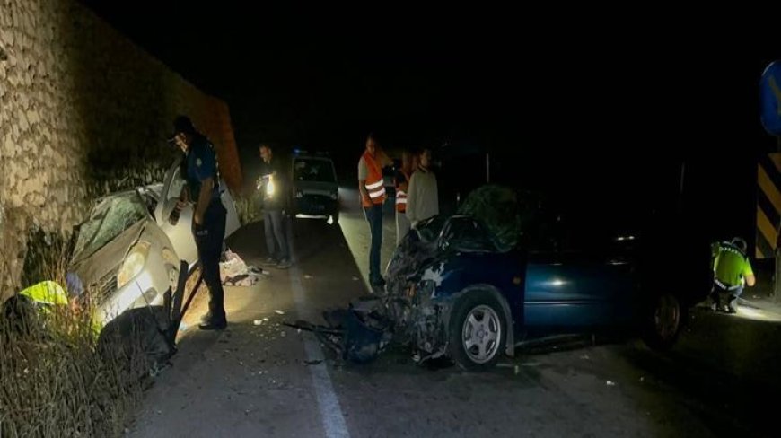 Bursa'da feci kaza! İki otomobil kafa kafaya çarpıştı: 2 ölü, 5 yaralı