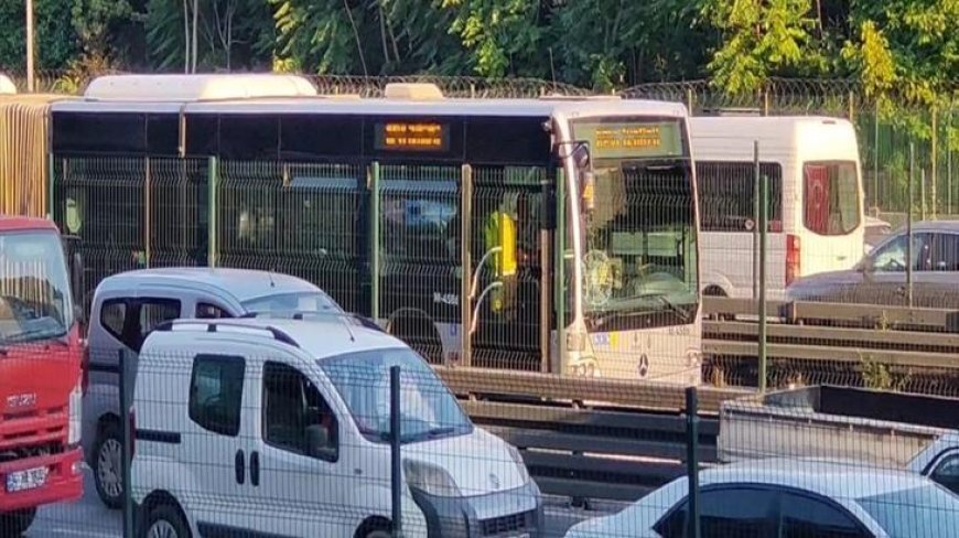 Bahçelievler'de metrobüsün altında kalan kadın ağır yaralandı