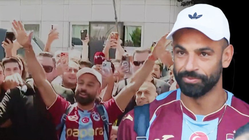 Trabzonspor'un yeni yıldızı Mohamed Salah, İstanbul'a geldi! Taraftarla buluşup üçlü çektirdi