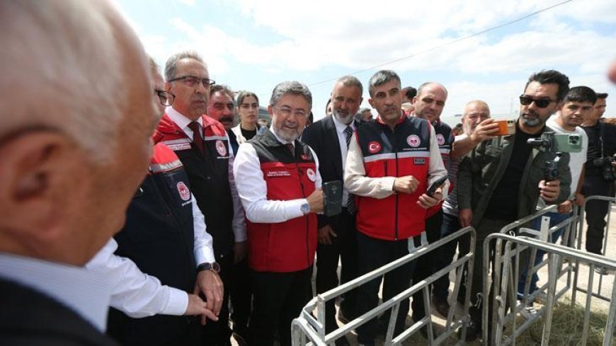 Bakan Yumaklı Güvenli Elektronik Küpe İzleme Sistemi'ni tanıttı! 'Her hayvanın dijital bir kimliği olacak'