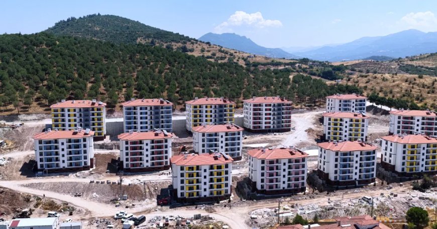 Sındırgı depreminin üzerinden 1 yıl geçti: "Anahtarları çok yakında teslim edeceğiz"