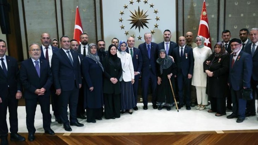Bakan Göktaş Cumhurbaşkanı Erdoğan'ın şehit aileleri ve gazileri kabulüne paylaştı