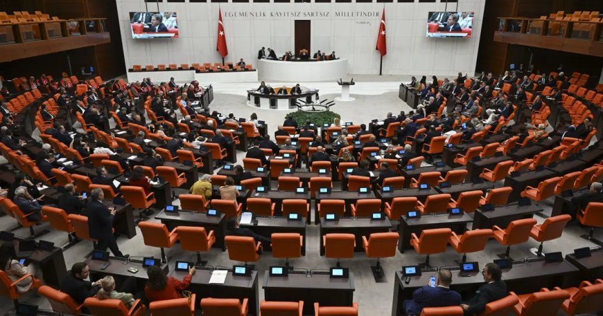 Üç milletvekili daha AK Parti'ye katıldı. İşte Meclis'teki yeni sandalye dağılımı