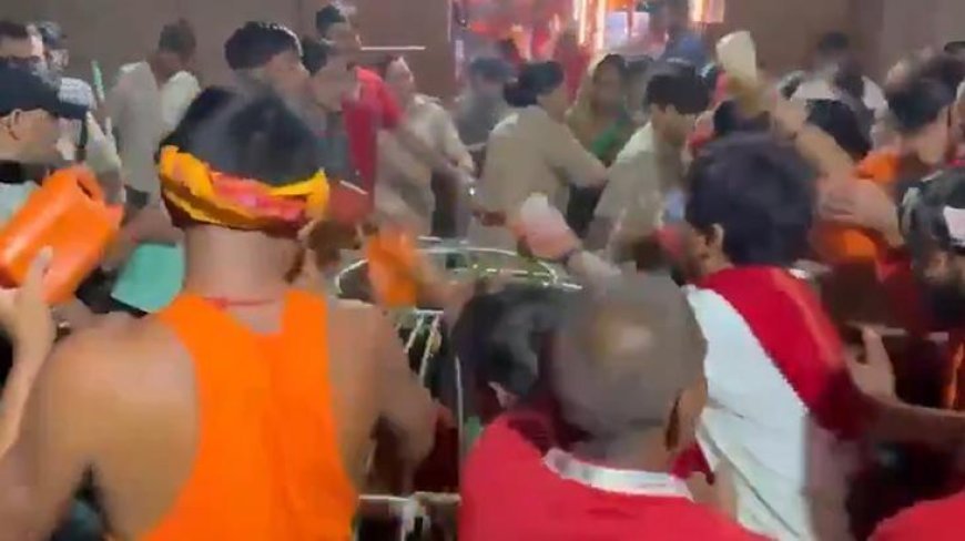 Hindistan'da tapınakta izdiham! Çok sayıda can kaybı ve yaralı var