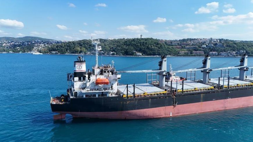 5 İHA saldırısına uğramıştı! Hasarlı gemi İstanbul Boğazı’ndan geçti