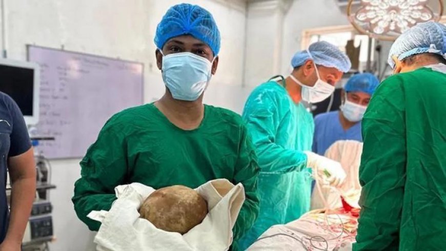 Sri Lanka'da akılalmaz ameliyat: Hastadan 3.1 kiloluk mesane taşı çıkarıldı