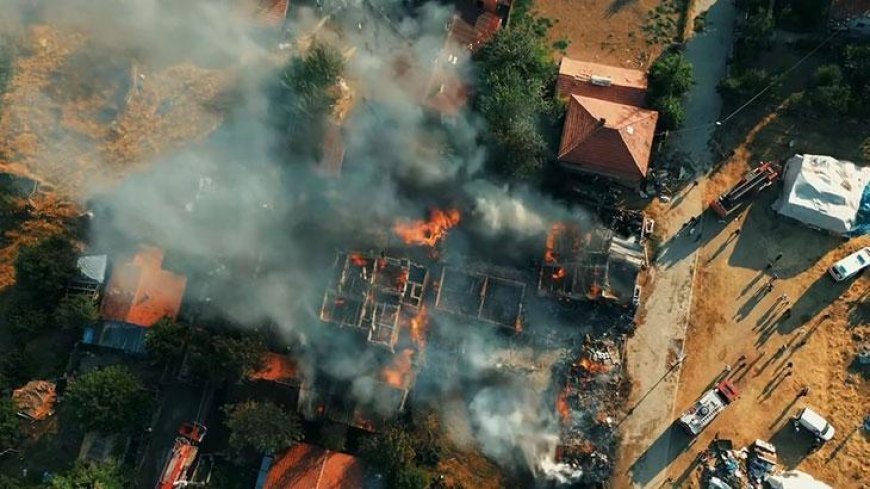 Çankırı'da samanlıktaki yangın sonrası iki ev küle döndü