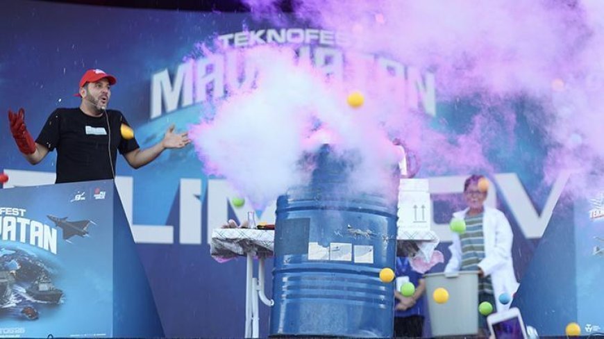TEKNOFEST Mavi Vatan'da minik bilim insanları sahnede